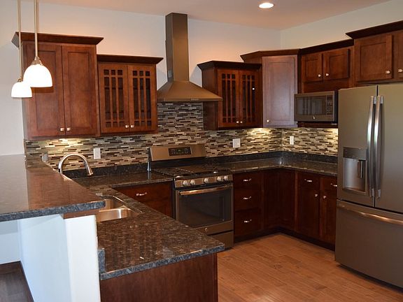 4th image of 995 Grouse Ct