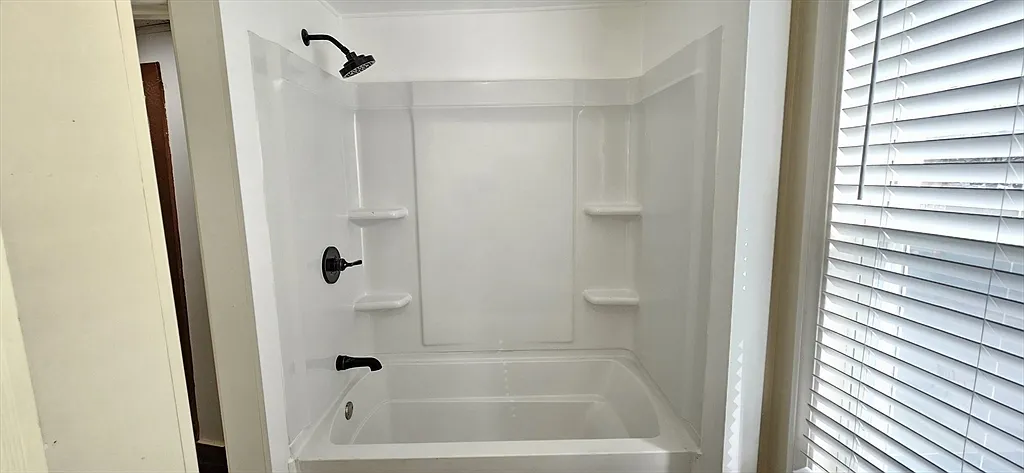 2 bed, 99999 sqft, $2,200 — Photo 4