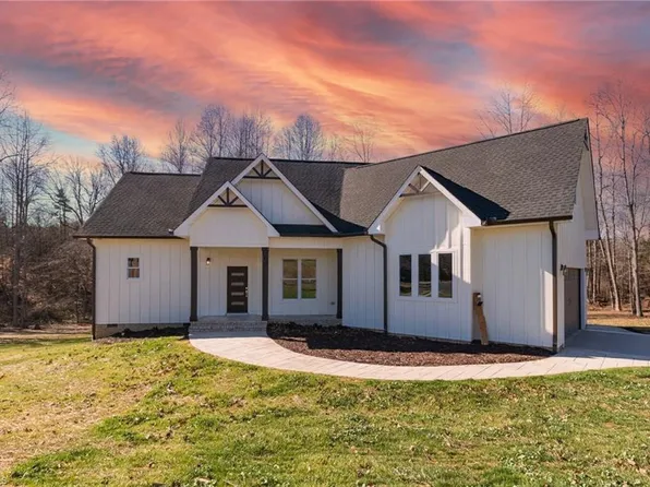 6835 Kelly Coltrane Dr, Randleman, NC 27317