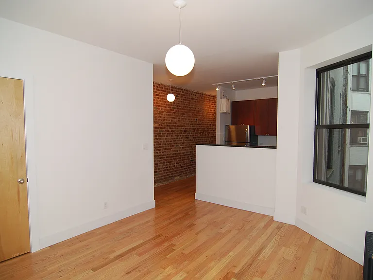 76 Pinehurst Ave — Photo 5