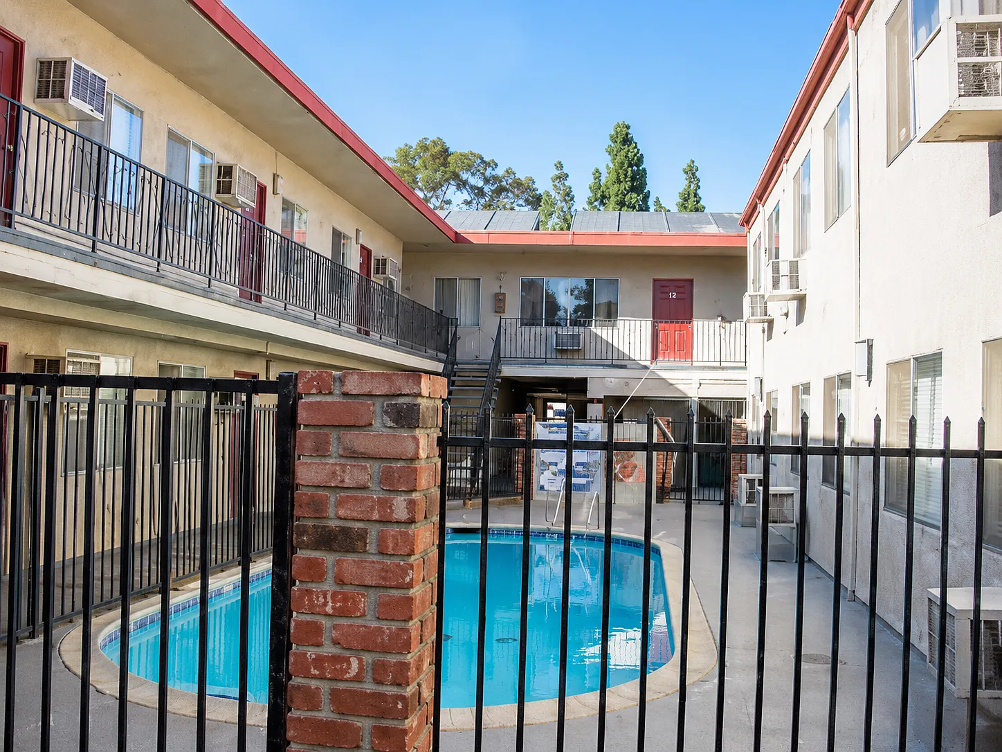 Sun Valley Apartments — Photo 2