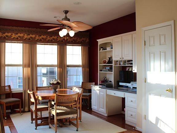 Breakfast Nook & Mini-Office