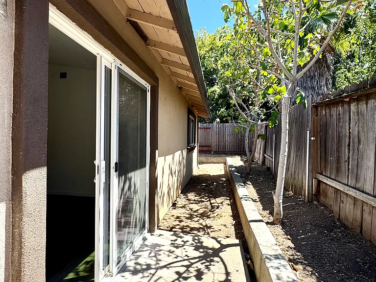 7604 Loucreta Dr — Photo 11