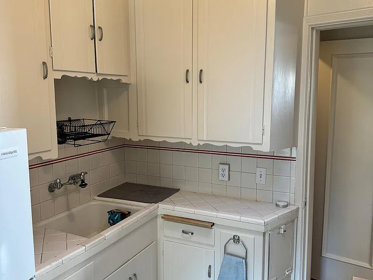 1668 Beach St — Photo 19