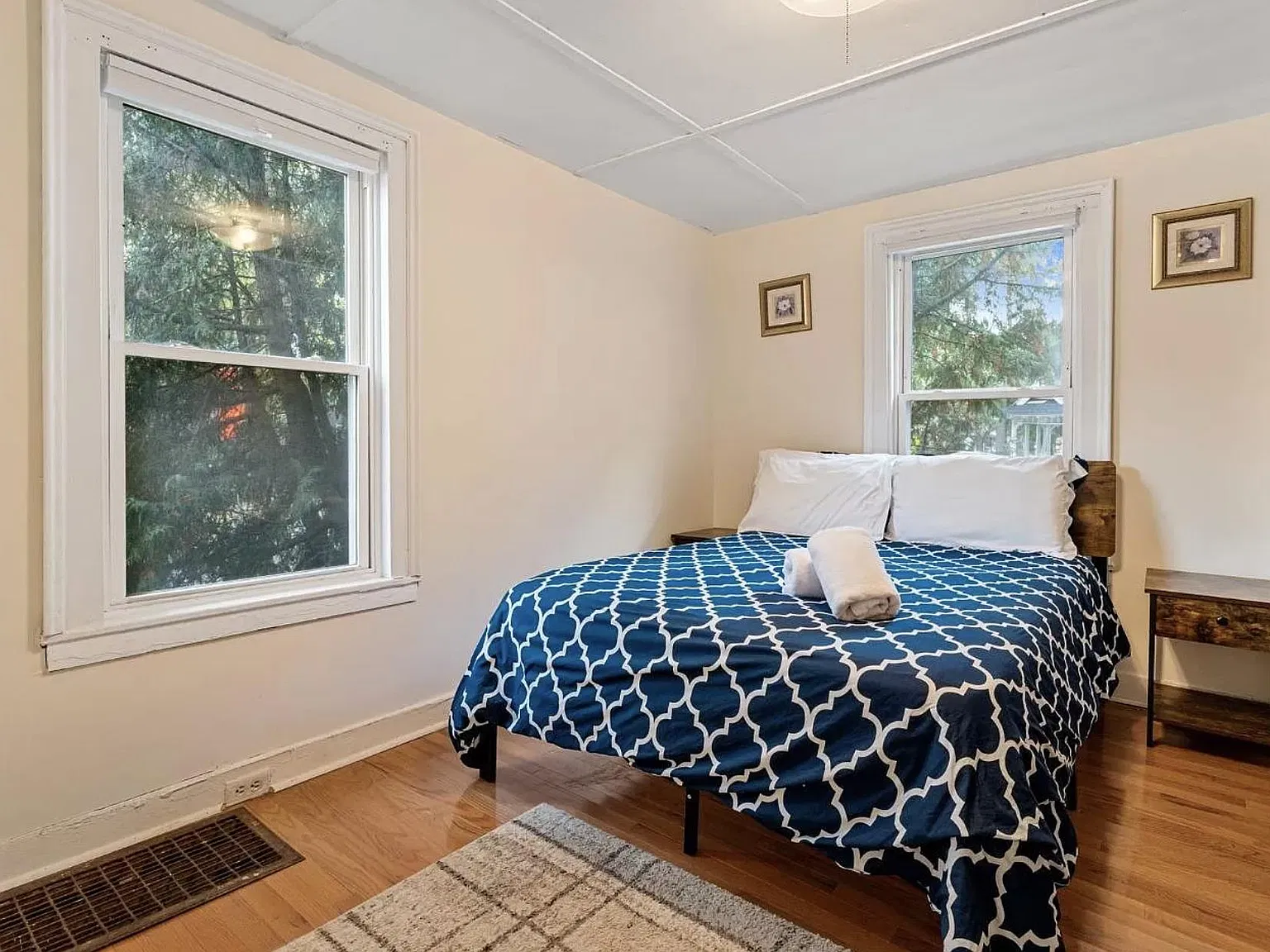 3 bed, 900 sqft, $2,100 — Photo 3