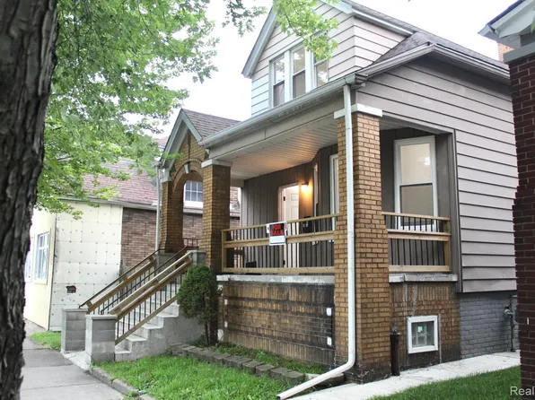 9836 Dequindre St, Hamtramck, MI 48212