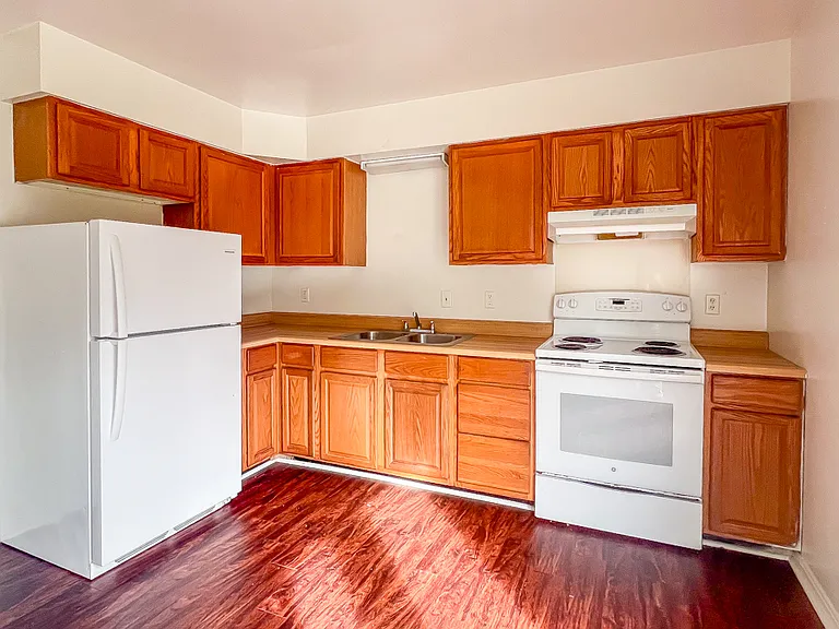 496 Lancaster Creek Dr — Photo 3