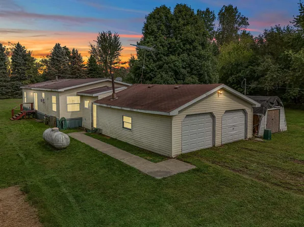 474 Clarendon Rd, Quincy, MI 49082