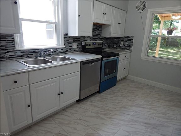 4th image of 2318 Suncrest Dr