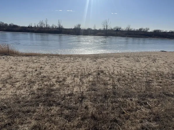 675 N Shore Dr, Bellwood, NE 68624