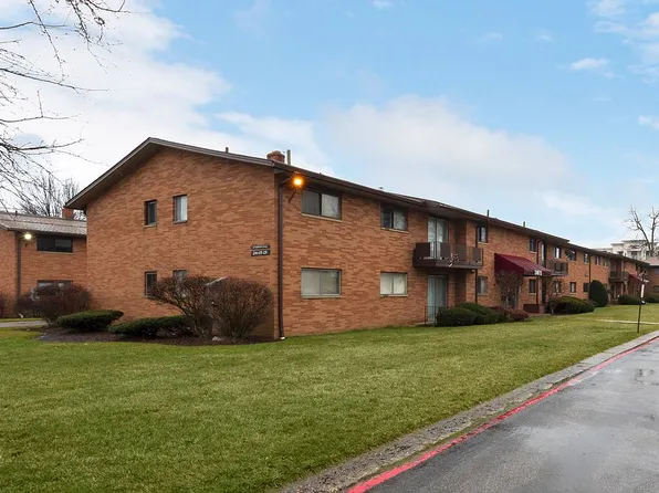 24625 Clareshire Dr APT 203, North Olmsted, OH 44070