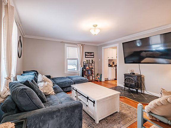 4th image of 11 Romasco Lane