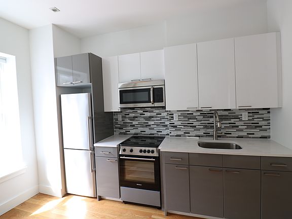 3rd image of 127 Lefferts Pl #2RL