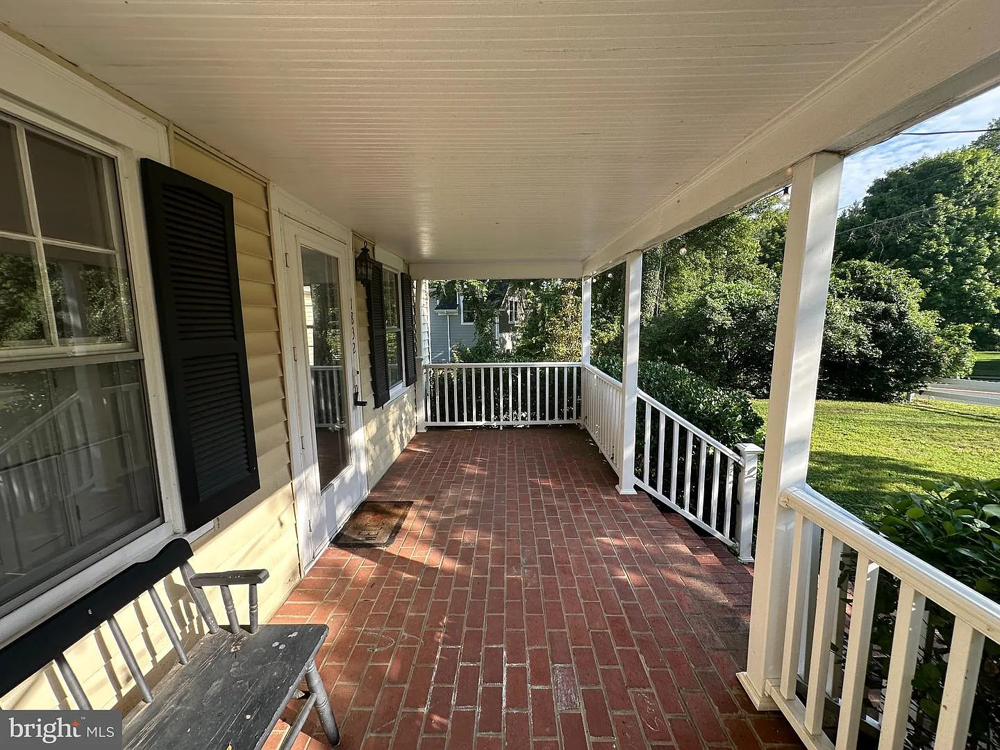 3 bed, 3.0 bath, 2172 sqft, $3,950 — Photo 2