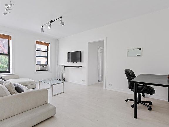3rd image of 828 Gerard Ave APT 3-C