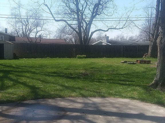 2nd image of 3411 Thames Dr
