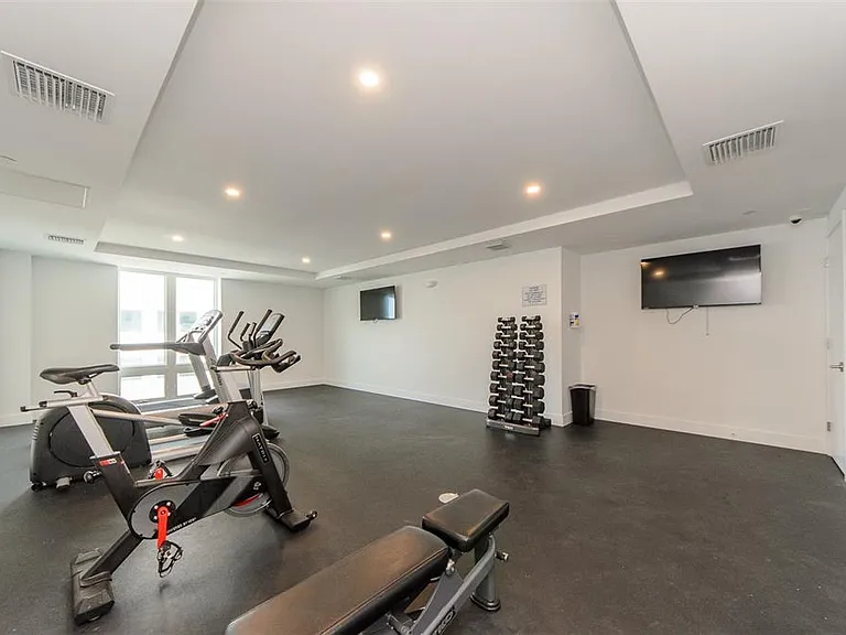 15 Avalon St #702 — Photo 31