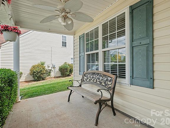 3rd image of 7720 Shiny Meadow Ln