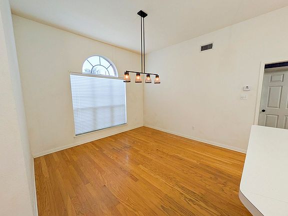 5th image of 7647 Rosewood Dr