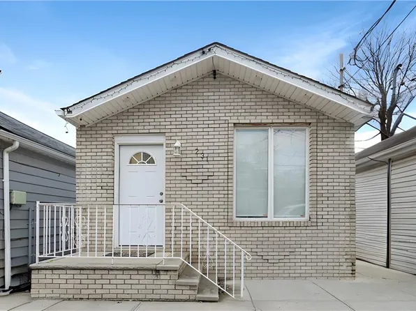 231 Freeborn St, Staten Island, NY 10306