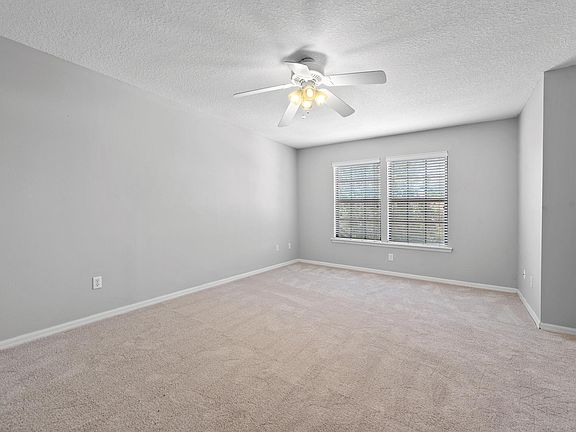 5th image of 322 Redwood Ln