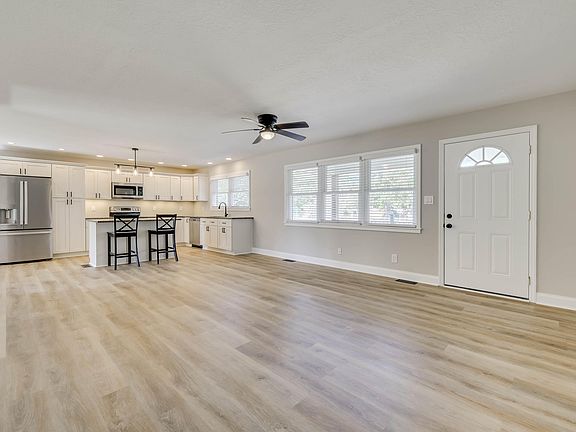 4th image of 1034 Woodland Dr