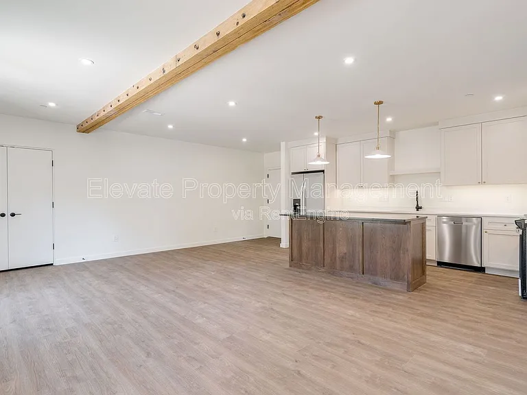 844 NW 43rd St #202 — Photo 8