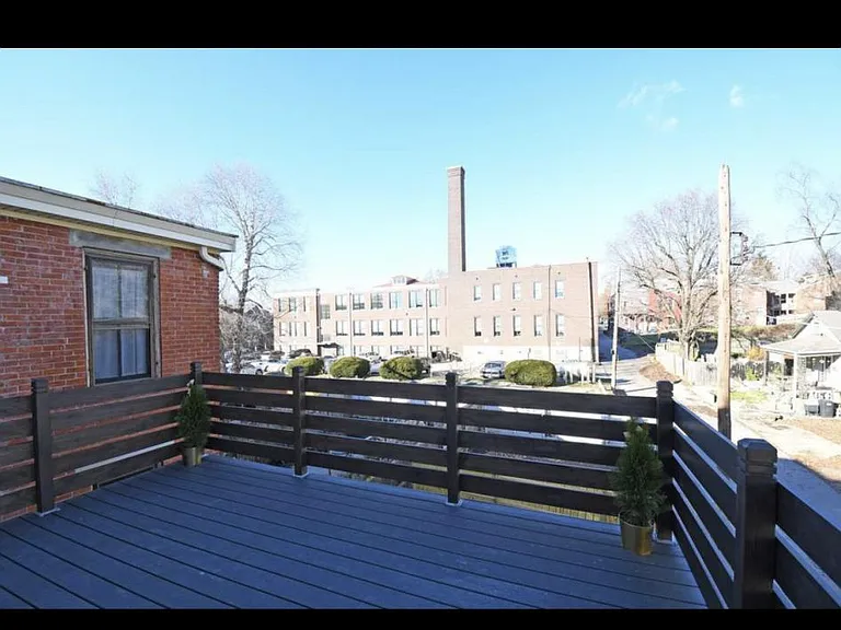 216 E 8th St #2 — Photo 15