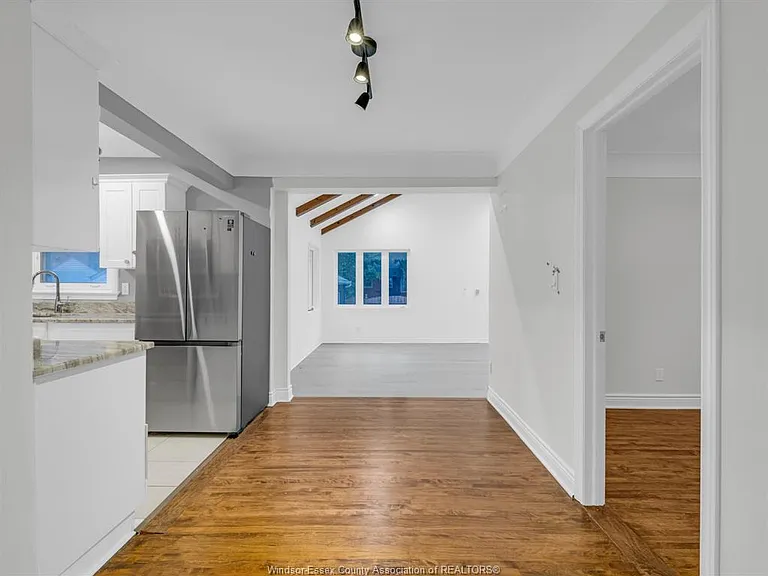 2584 Chilver Rd — Photo 9
