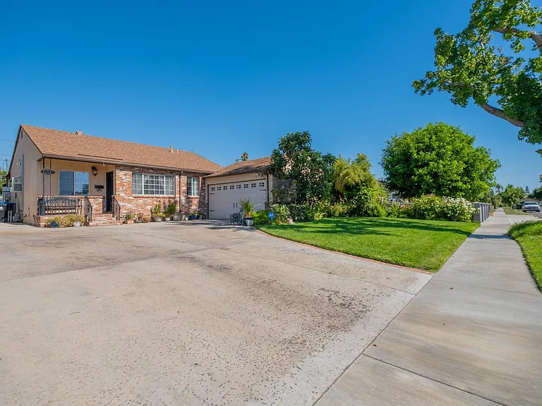 8538 Remick Ave — Photo 1