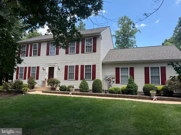 8910 Jameson St, Lorton, VA 22079