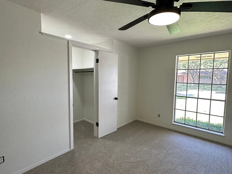 4637 Wilma Dr — Photo 6