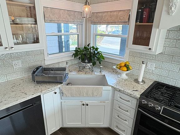 5th image of 15471 Victoria Ln