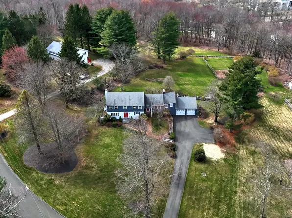 22 Bethridge Road, Bethany, CT 06524