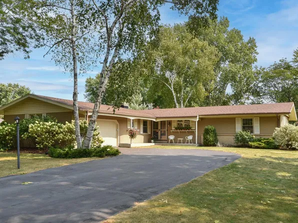 6900 North Bethmaur LANE, Glendale, WI 53209