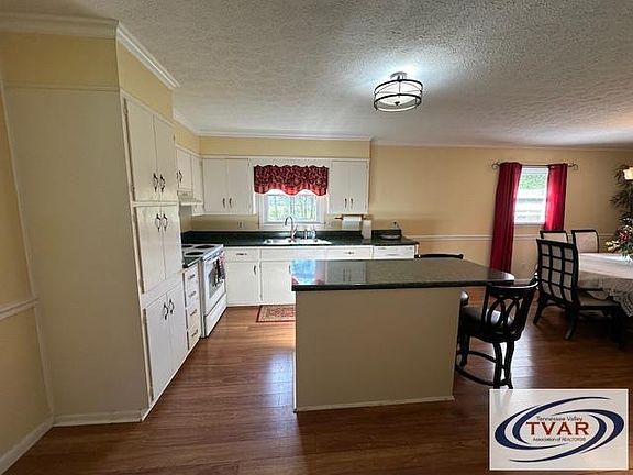 4th image of 410 Jacqueline Cir