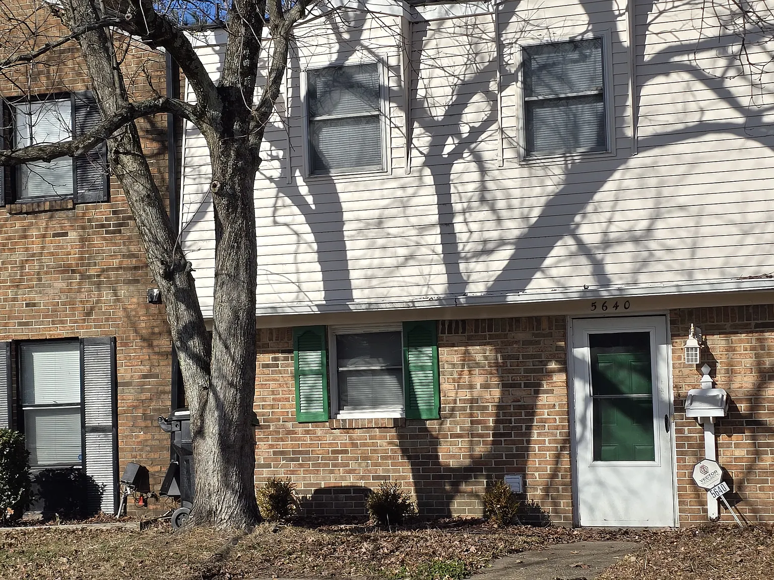 5640 Banbury Ct — Photo 1