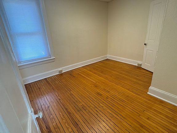 2nd image of 326 E Broad St