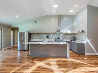 9720 Kester Ave, North Hills, CA 91343