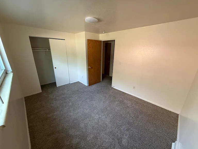 225 Terry St — Photo 5
