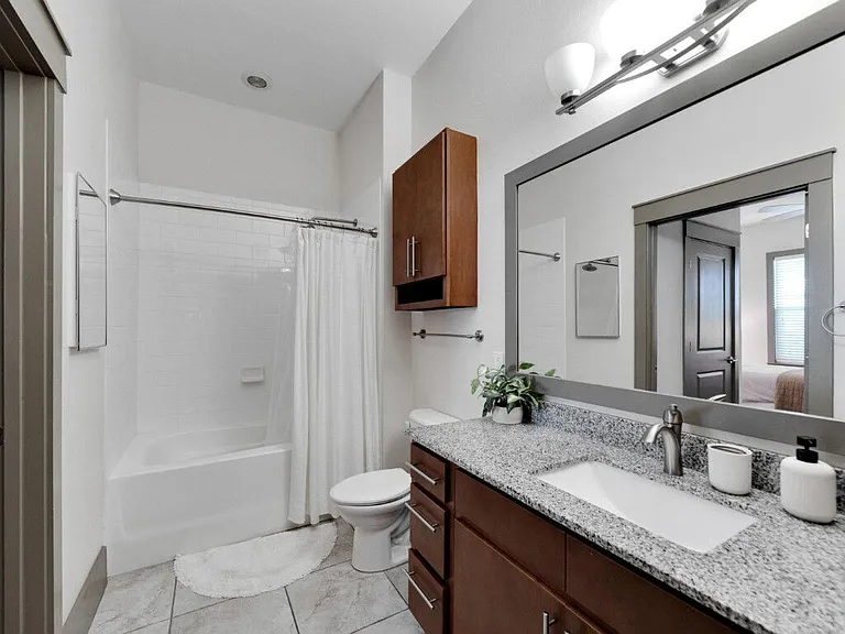 Varela Westshore Apartments — Photo 43