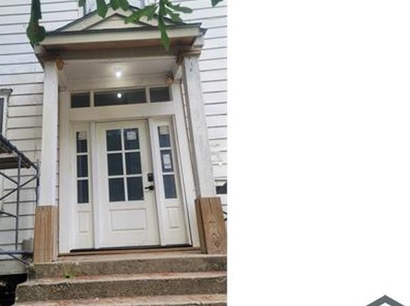 1002 College St APT A