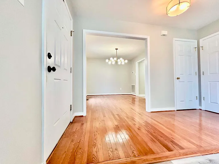 2512 Grand Glen Rd — Photo 6