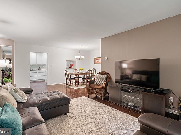 5th image of 5804 Cove Landing Rd APT 101