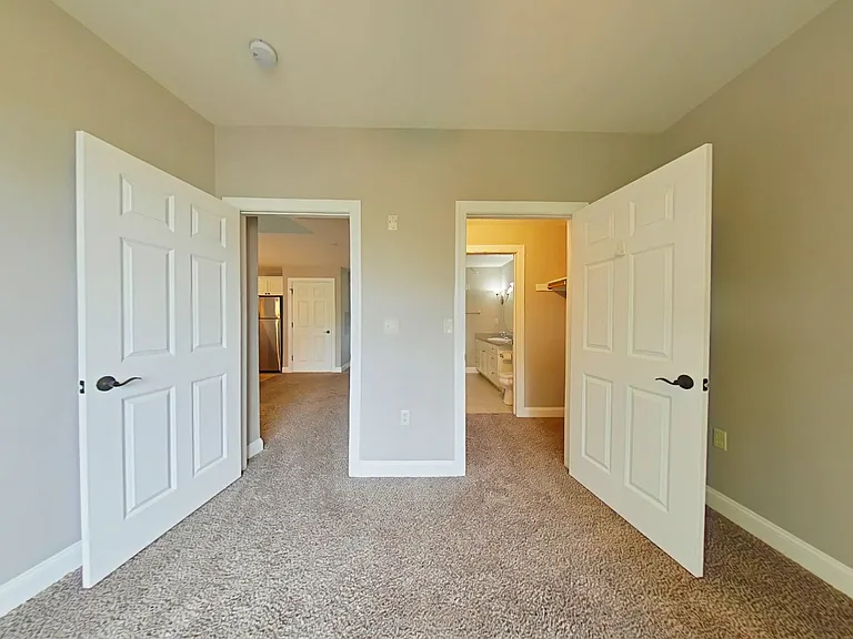 Delafield Lakes Apartments — Photo 48