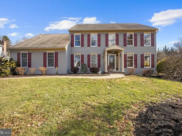 107 Brookhollow Dr, Downingtown, PA 19335