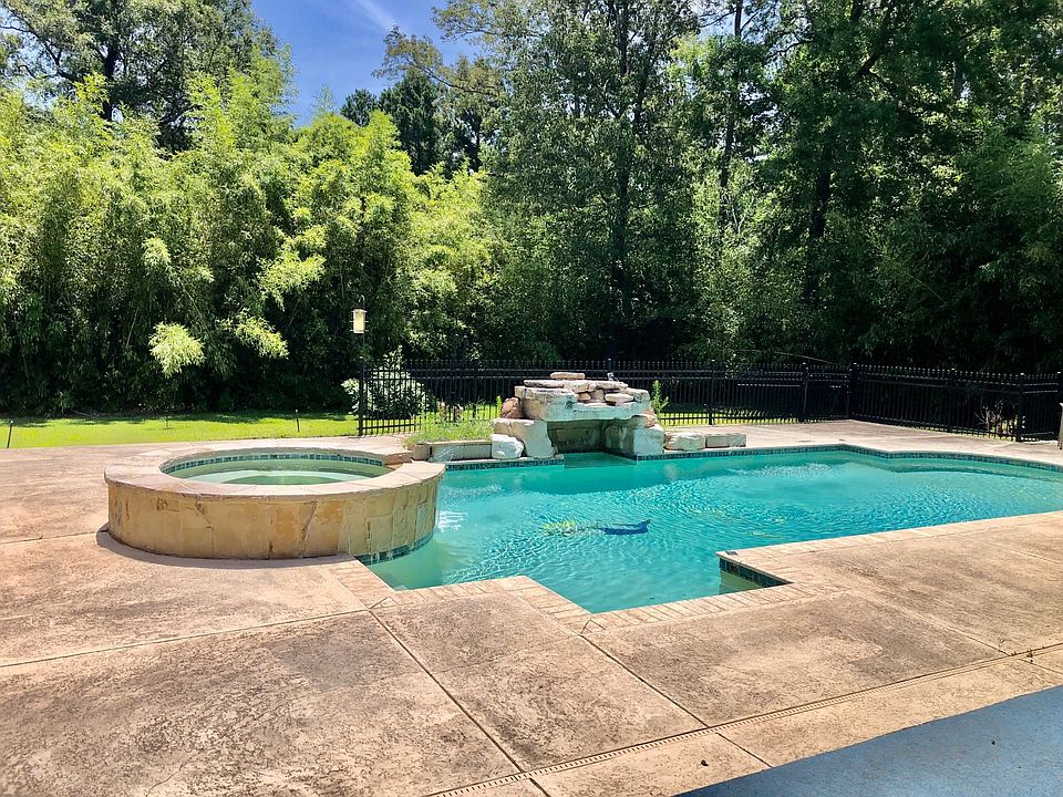 2nd image of 3890 Fountainbleau Rd