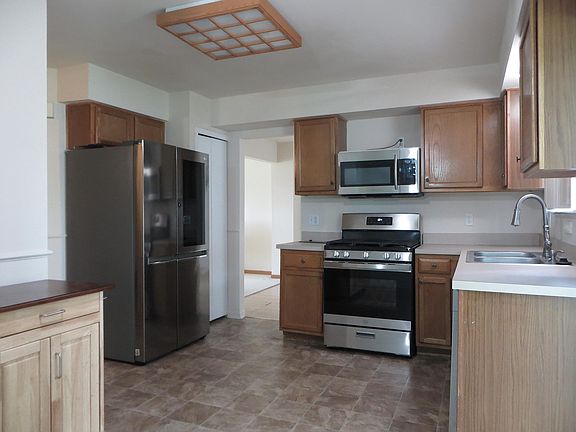 5th image of 39215 Randolph Ct