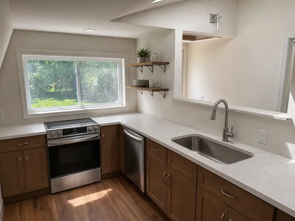 25 Maple St APT B, Essex Junction, VT 05452