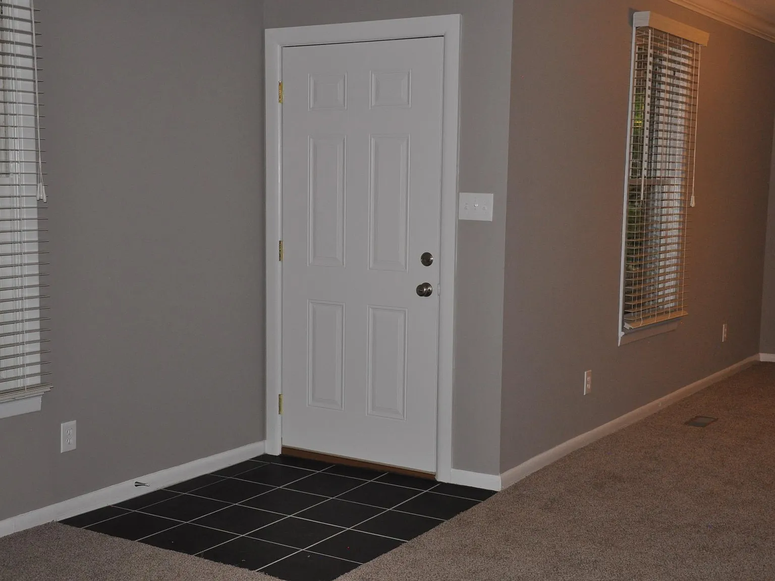 3 bed, 1.5 bath, 1366 sqft, $2,100 — Photo 3